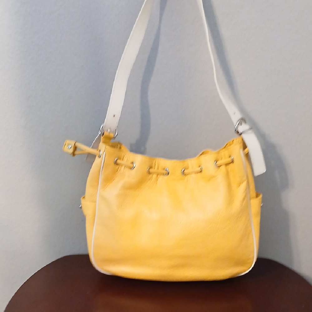 KENNETH COLE New York, Leather Yellow And White Bag.